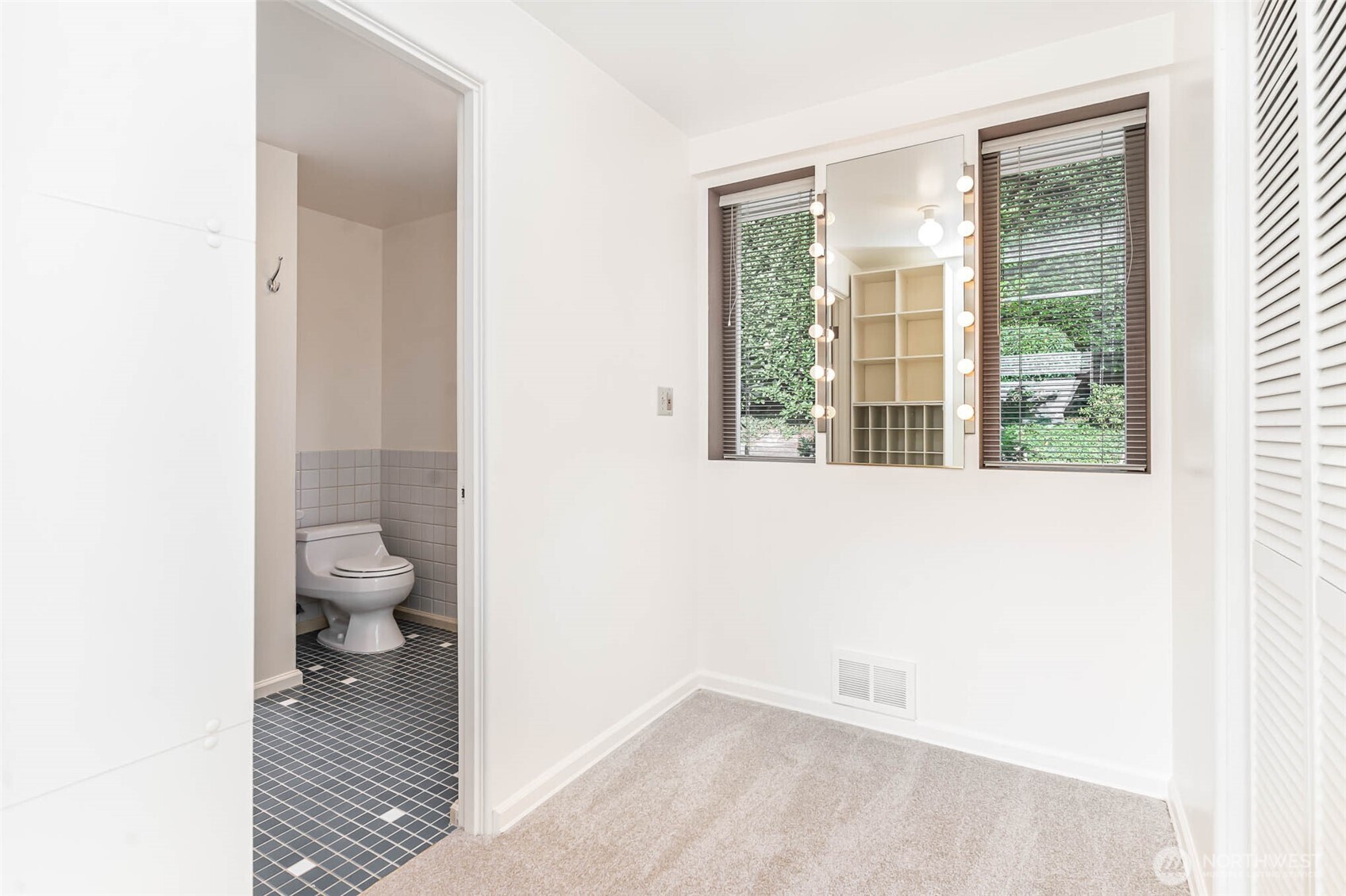 5120 NE 54th Street , Seattle, WA 98105