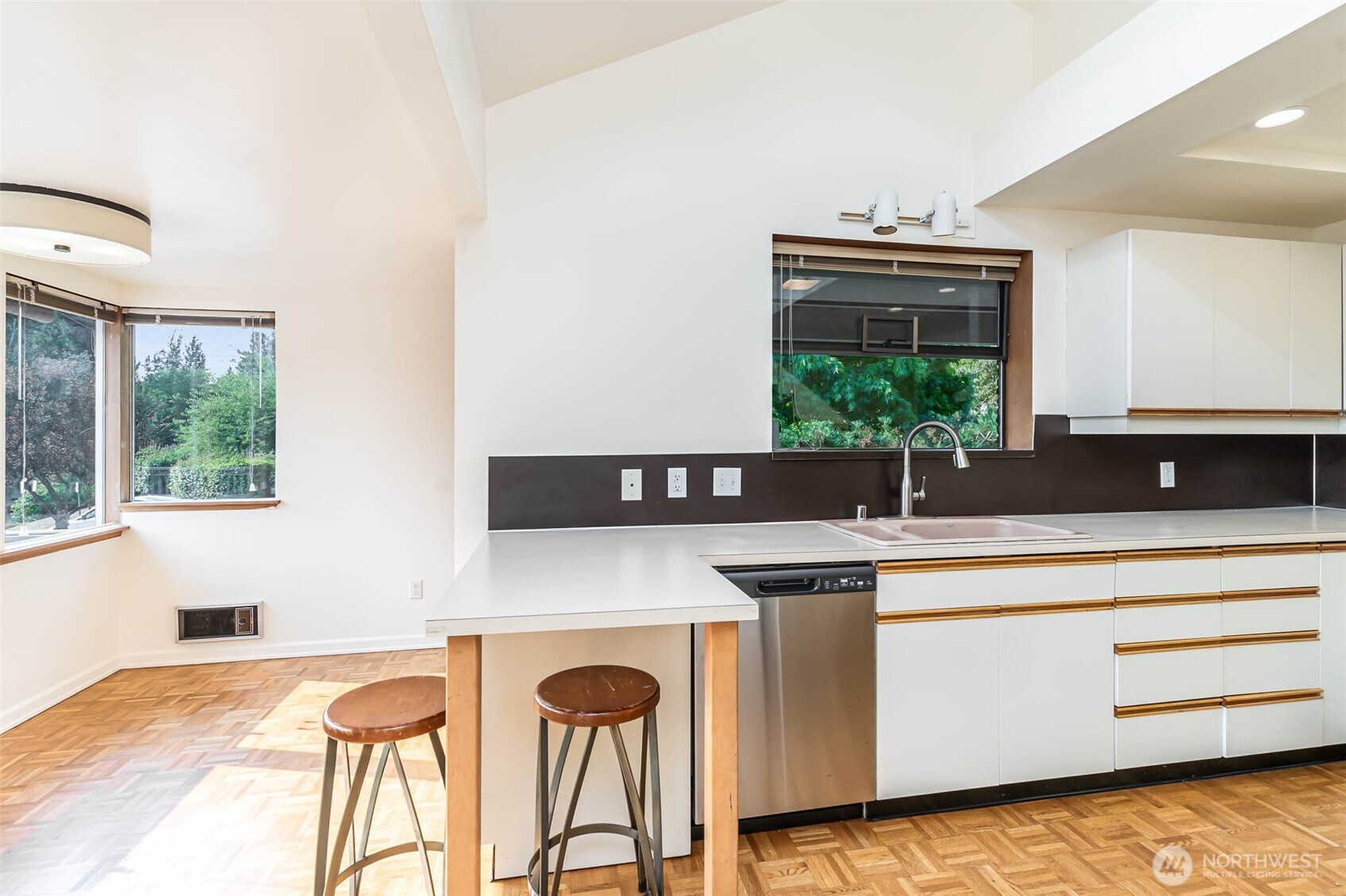 5120 NE 54th Street , Seattle, WA 98105