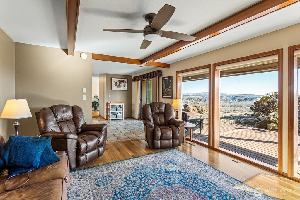 290 Trails End Lane , Yakima, WA 98903