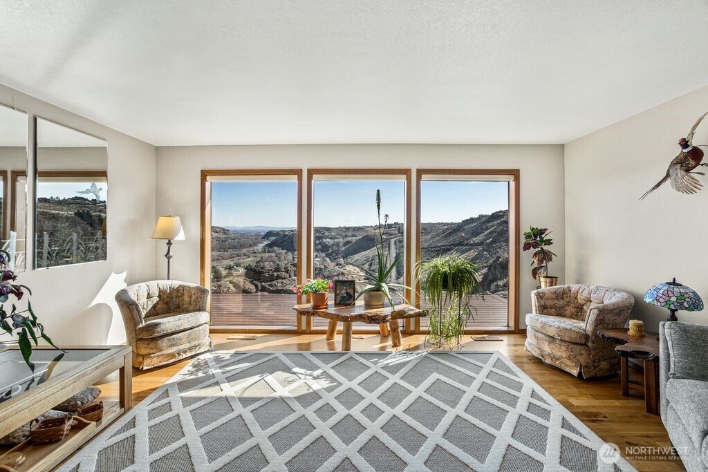 290 Trails End Lane , Yakima, WA 98903