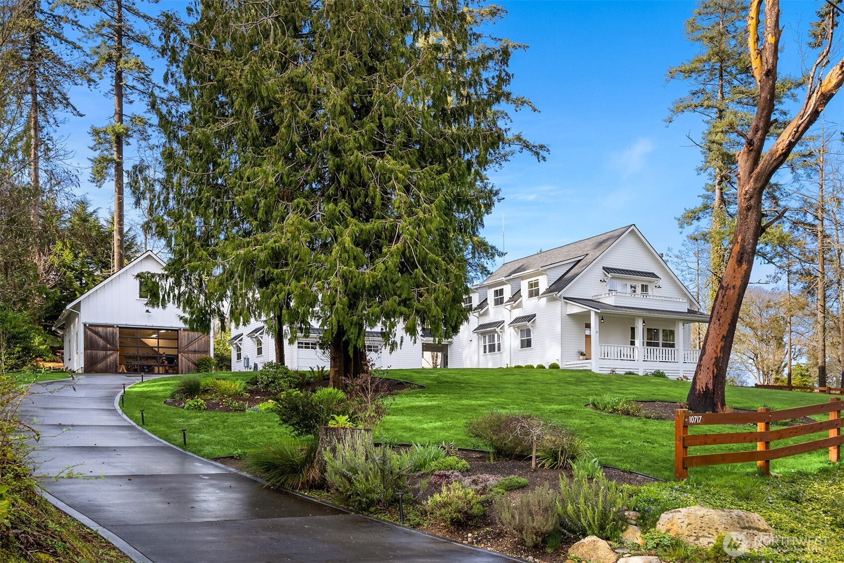 10717 NE Manitou Park Boulevard , Bainbridge Island, WA 98110