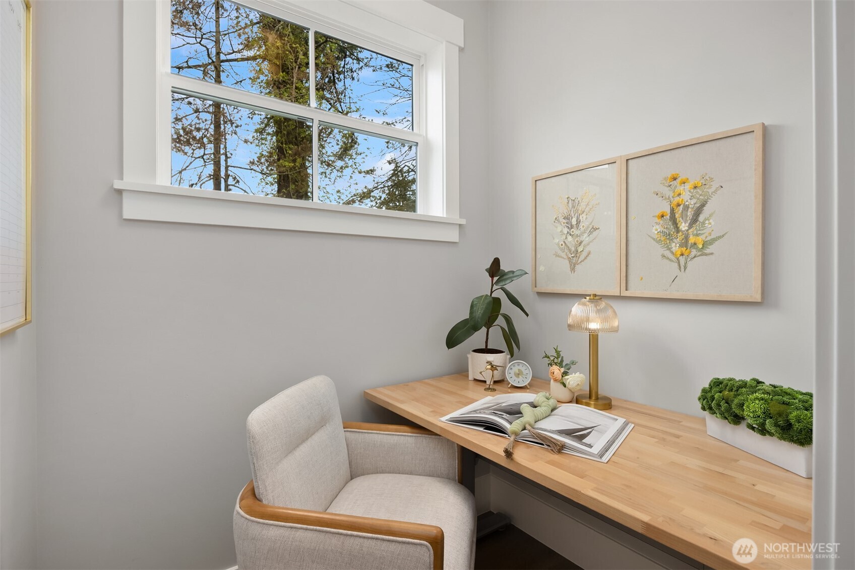 10717 NE Manitou Park Boulevard , Bainbridge Island, WA 98110