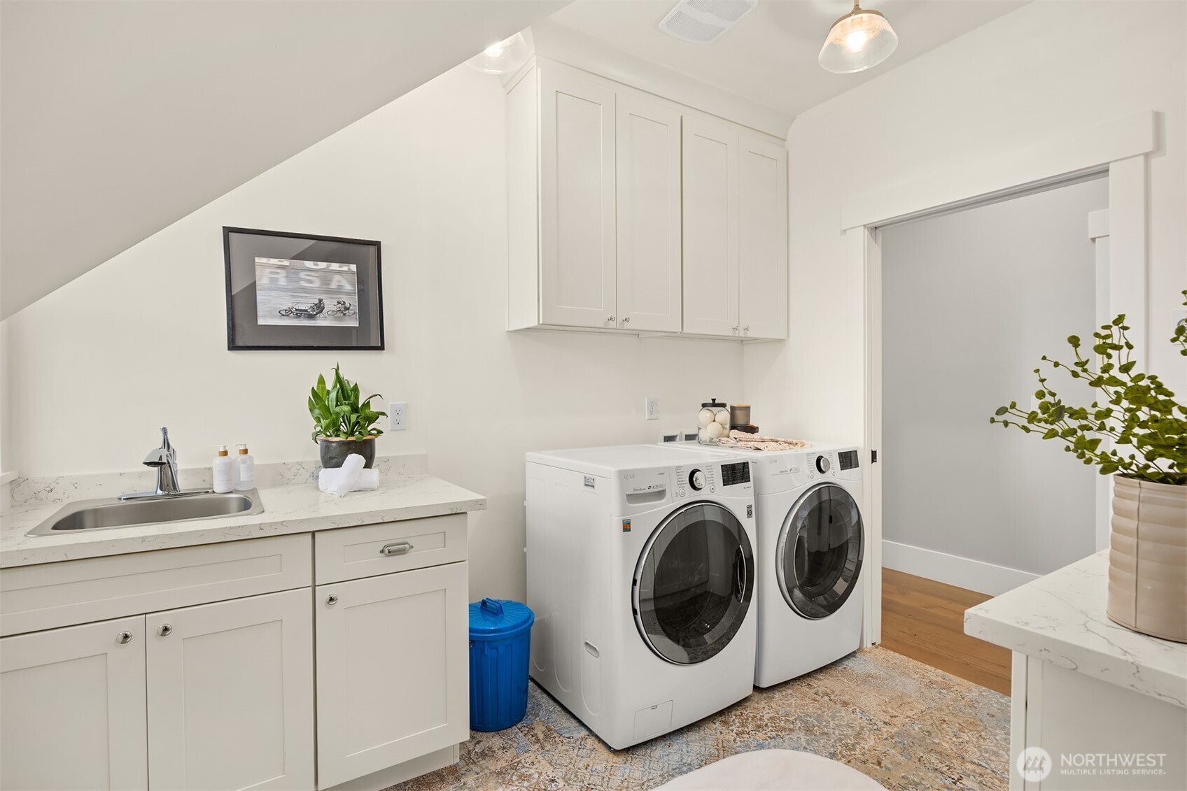 10717 NE Manitou Park Boulevard , Bainbridge Island, WA 98110