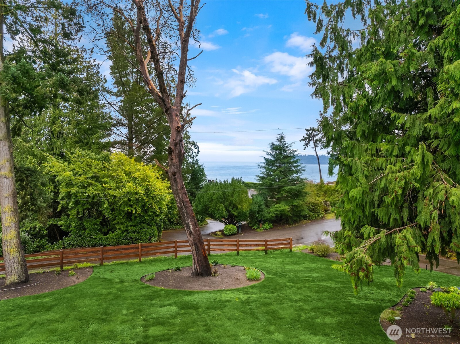 10717 NE Manitou Park Boulevard , Bainbridge Island, WA 98110