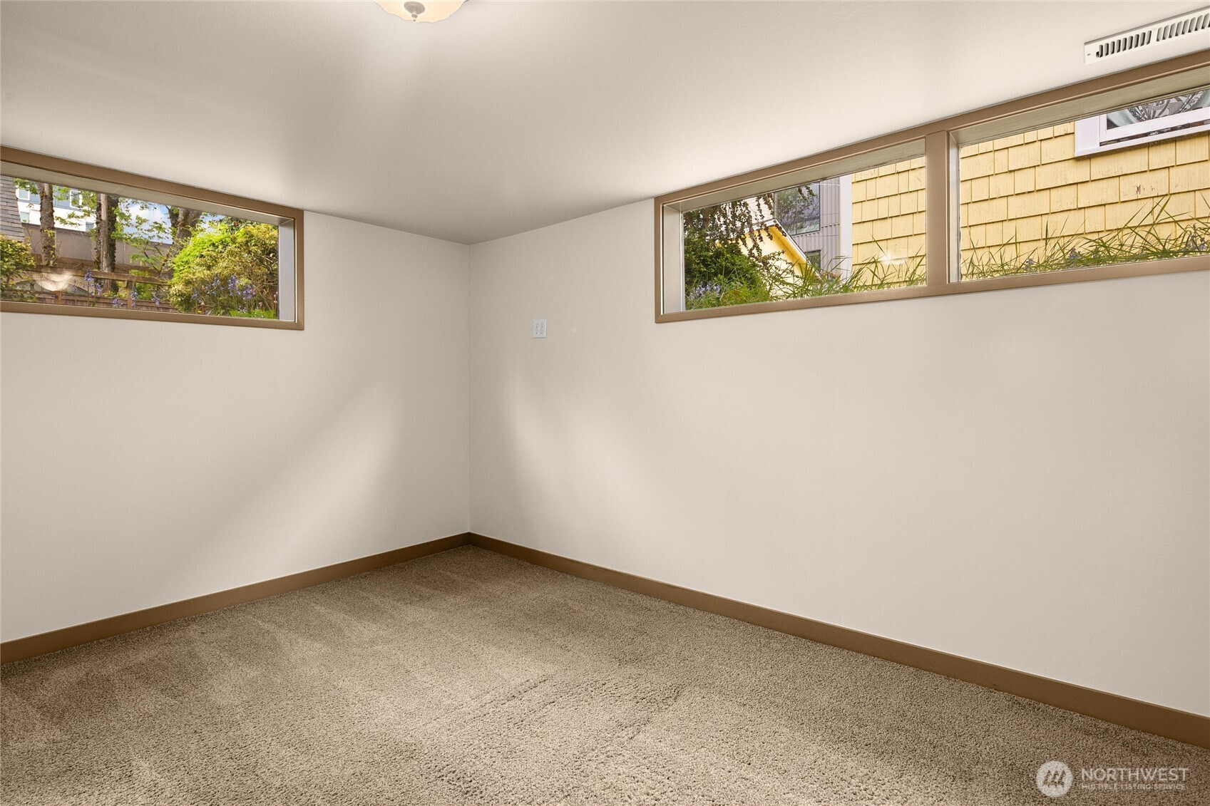 1018 NE 62nd Street , Seattle, WA 98115