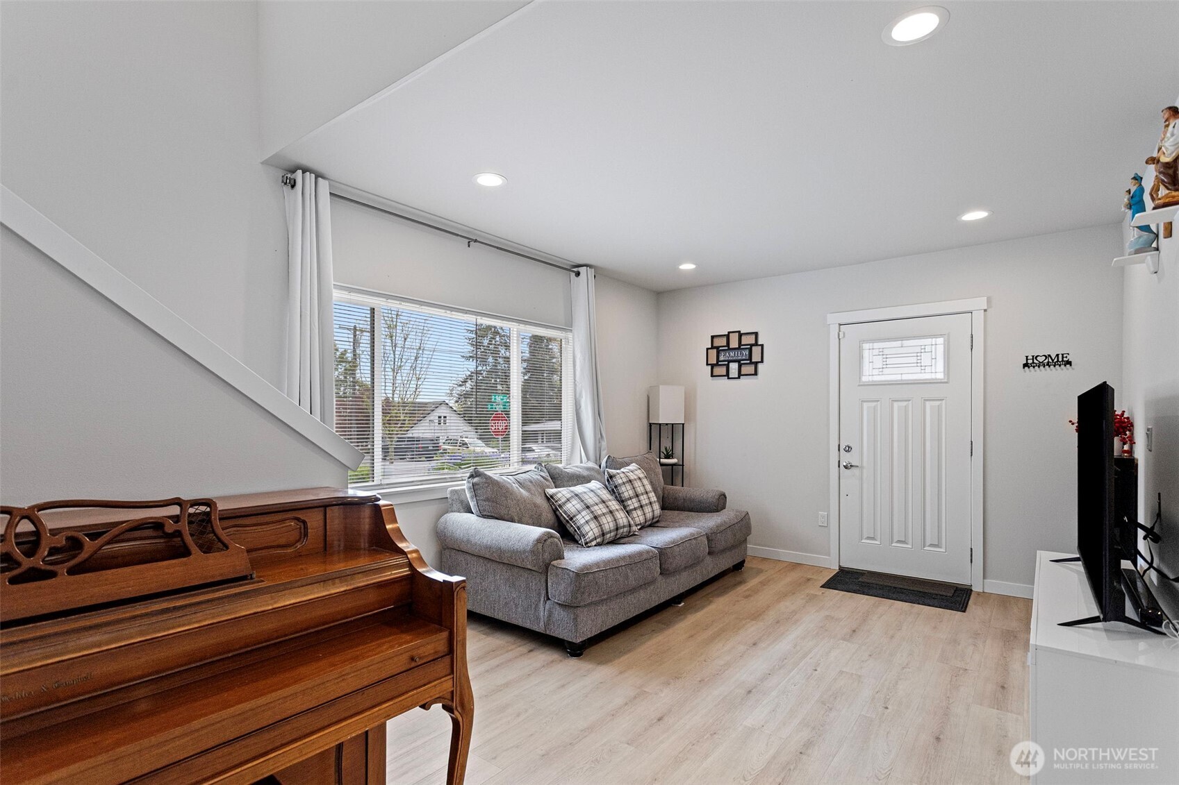 9251 S Park Avenue , Tacoma, WA 98444