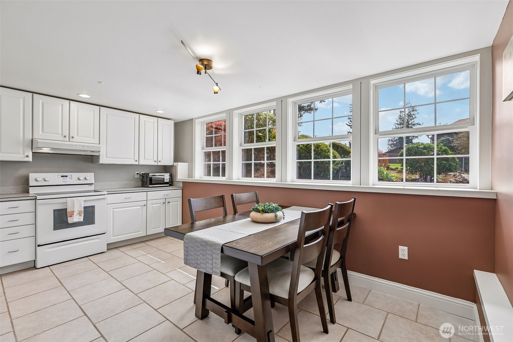 17298 Lake View Boulevard , Mount Vernon, WA 98274