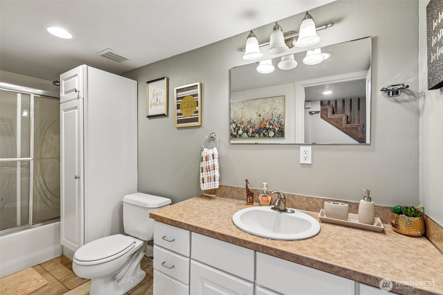 17298 Lake View Boulevard , Mount Vernon, WA 98274