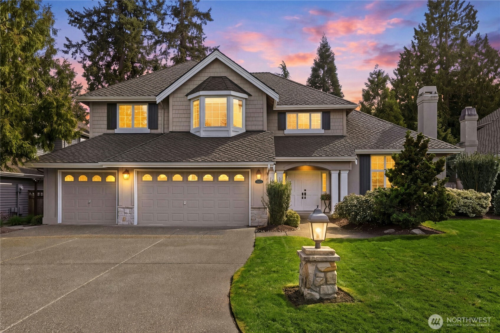 21425 SE 34th Place , Sammamish, WA 98075