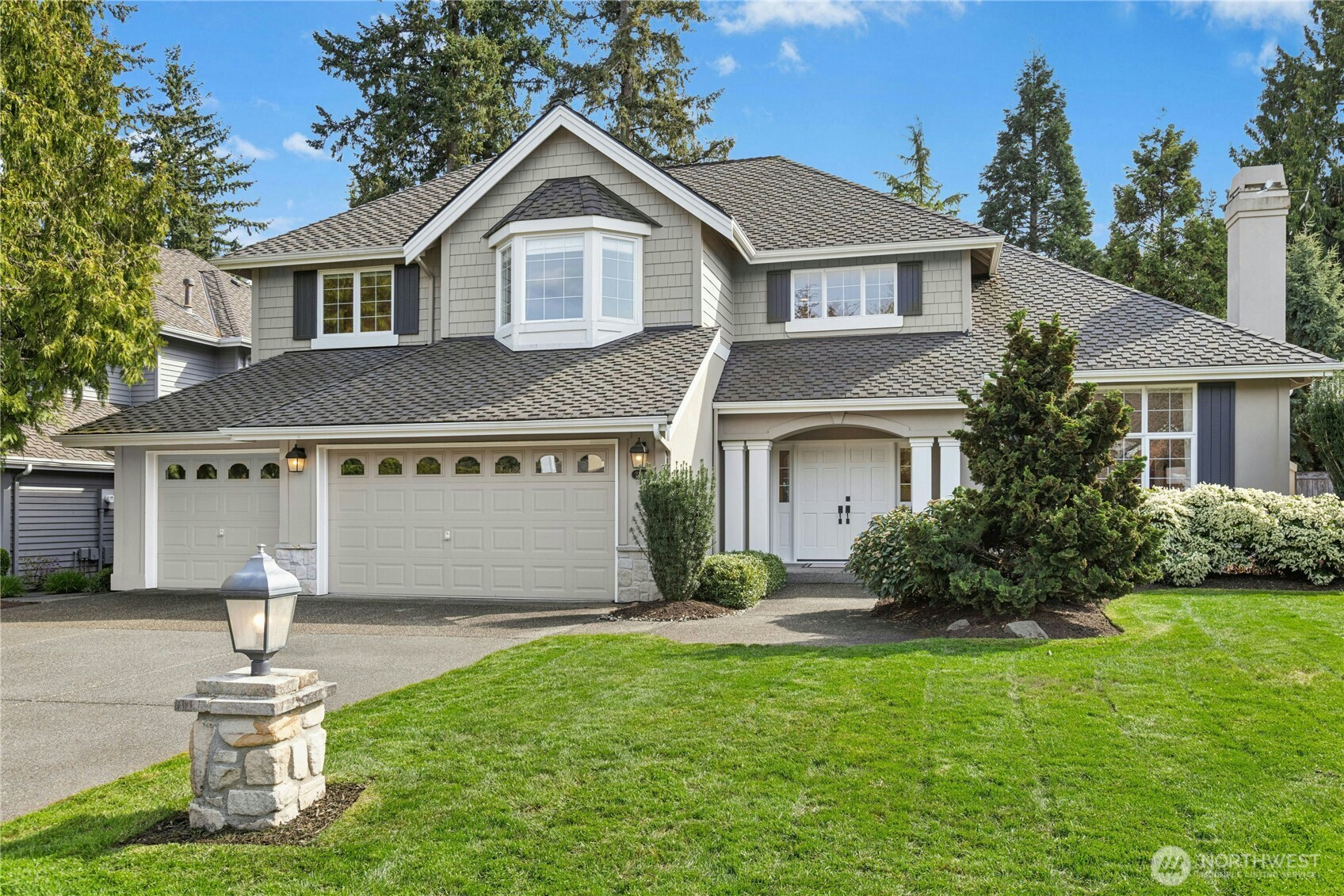 21425 SE 34th Place , Sammamish, WA 98075