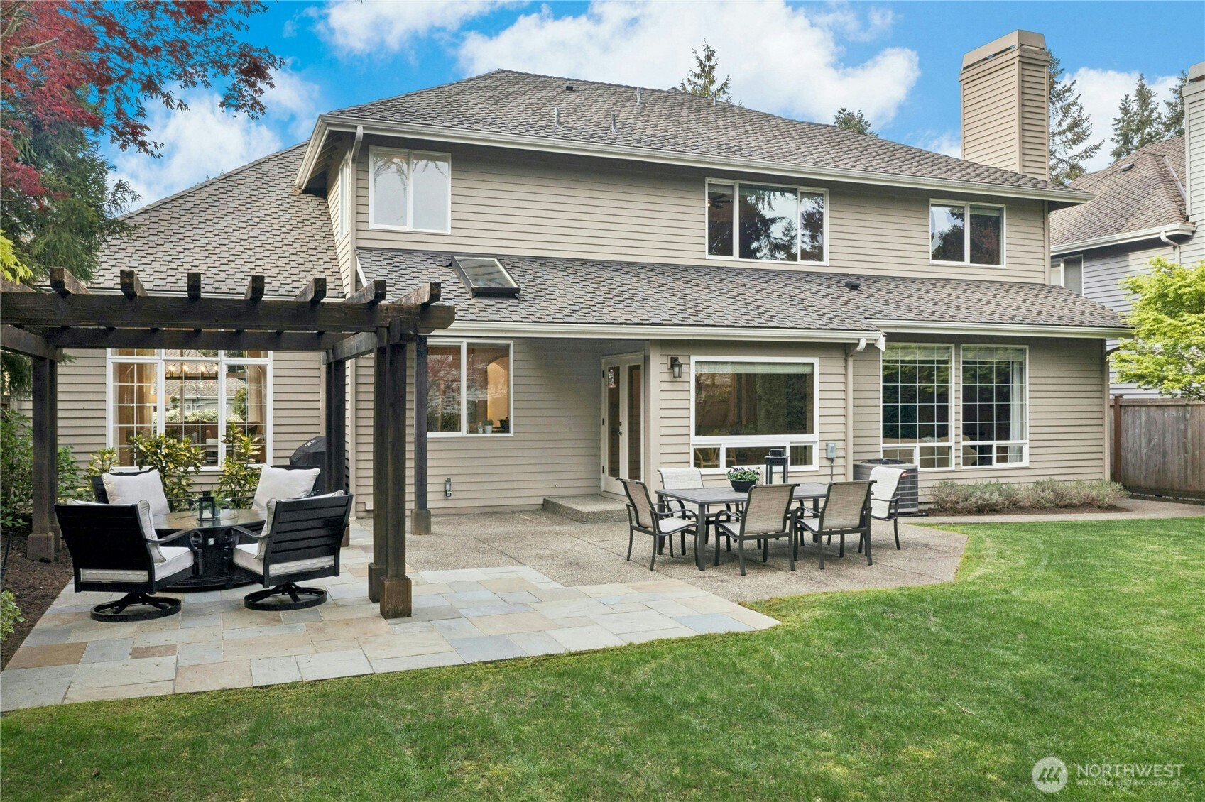 21425 SE 34th Place , Sammamish, WA 98075