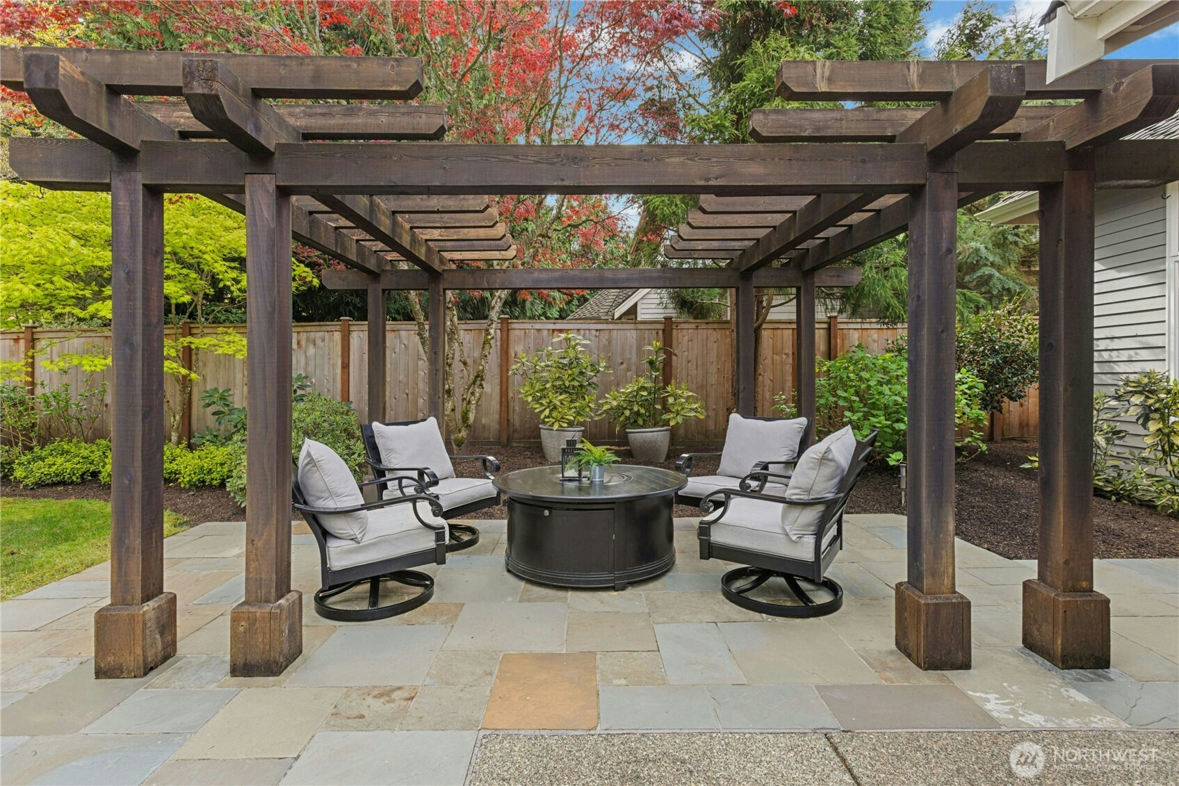 21425 SE 34th Place , Sammamish, WA 98075