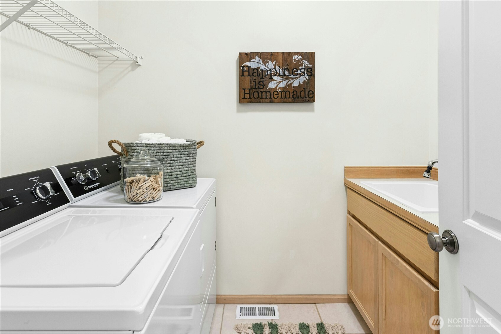 21425 SE 34th Place , Sammamish, WA 98075