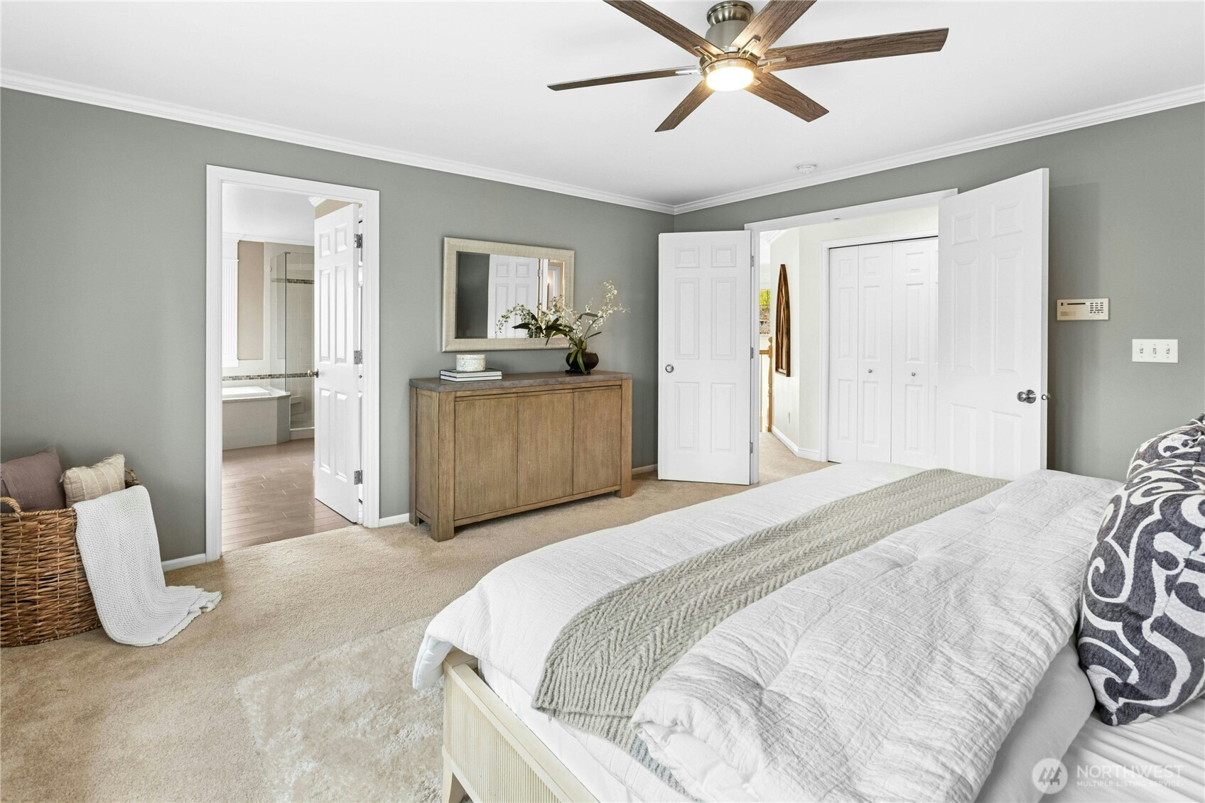 21425 SE 34th Place , Sammamish, WA 98075