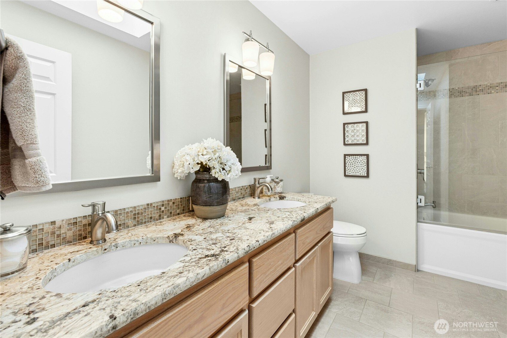 21425 SE 34th Place , Sammamish, WA 98075