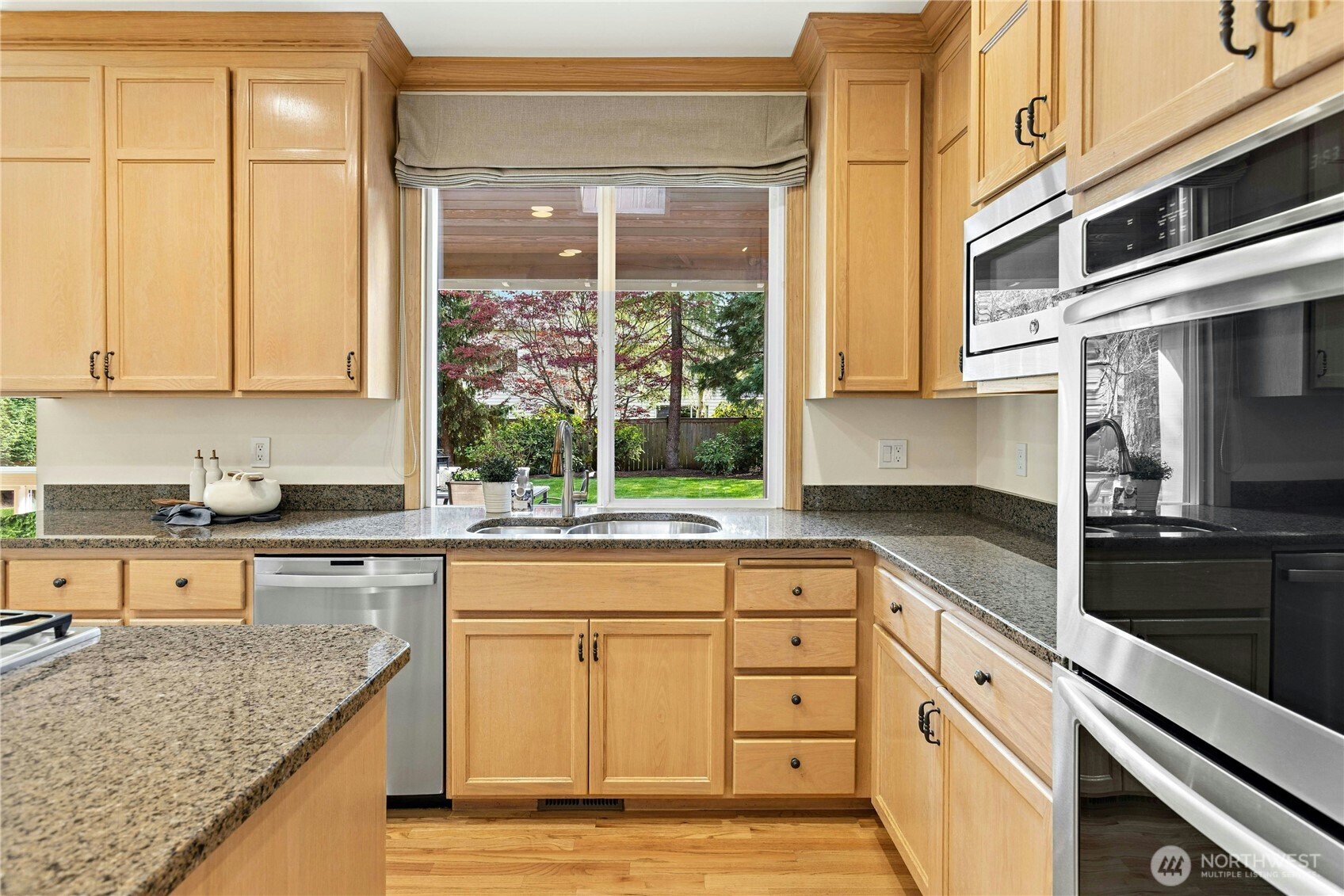21425 SE 34th Place , Sammamish, WA 98075