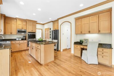21425 SE 34th Place , Sammamish, WA 98075 - Photo 10