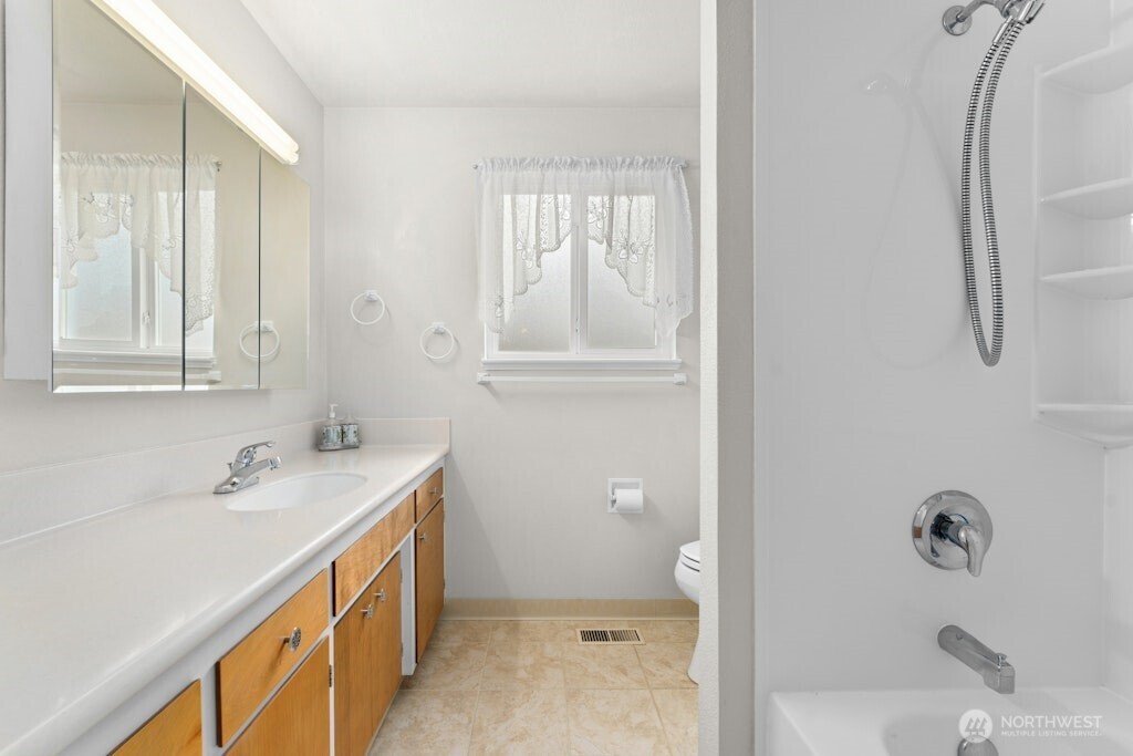 15714 64TH Avenue Ct E, Puyallup, WA 98375