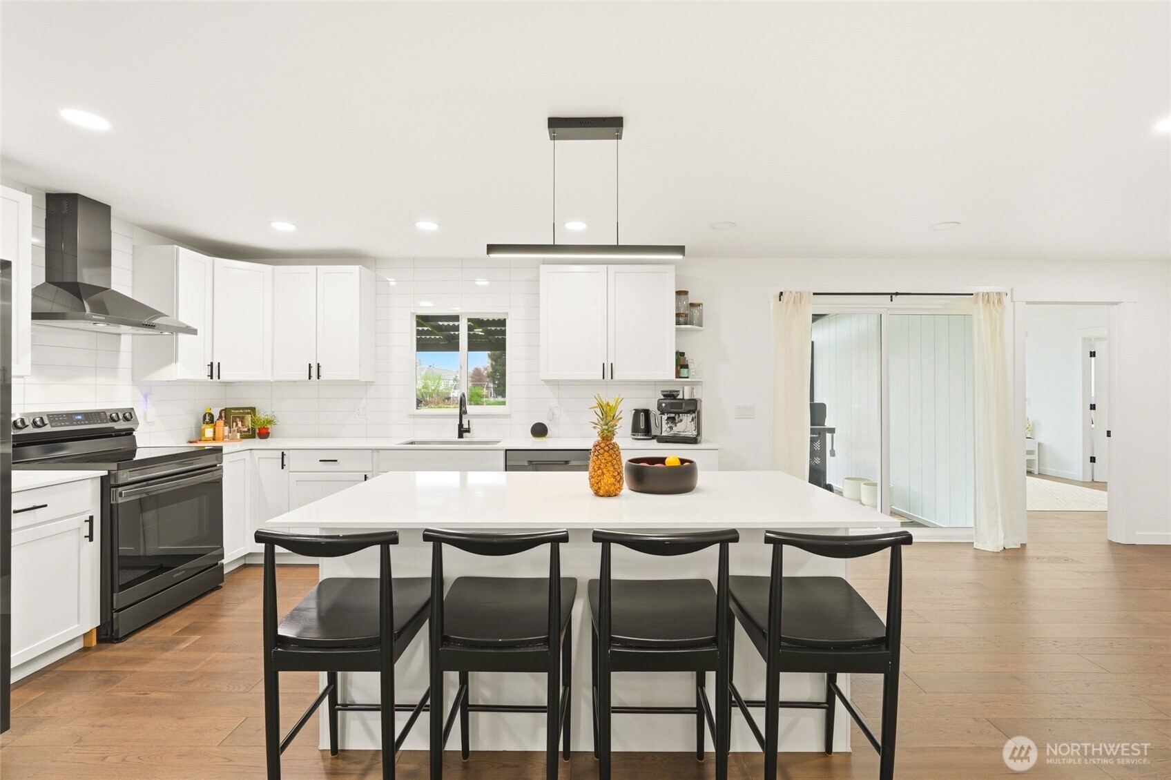 115 1/2 3rd Avenue SW, Pacific, WA 98047