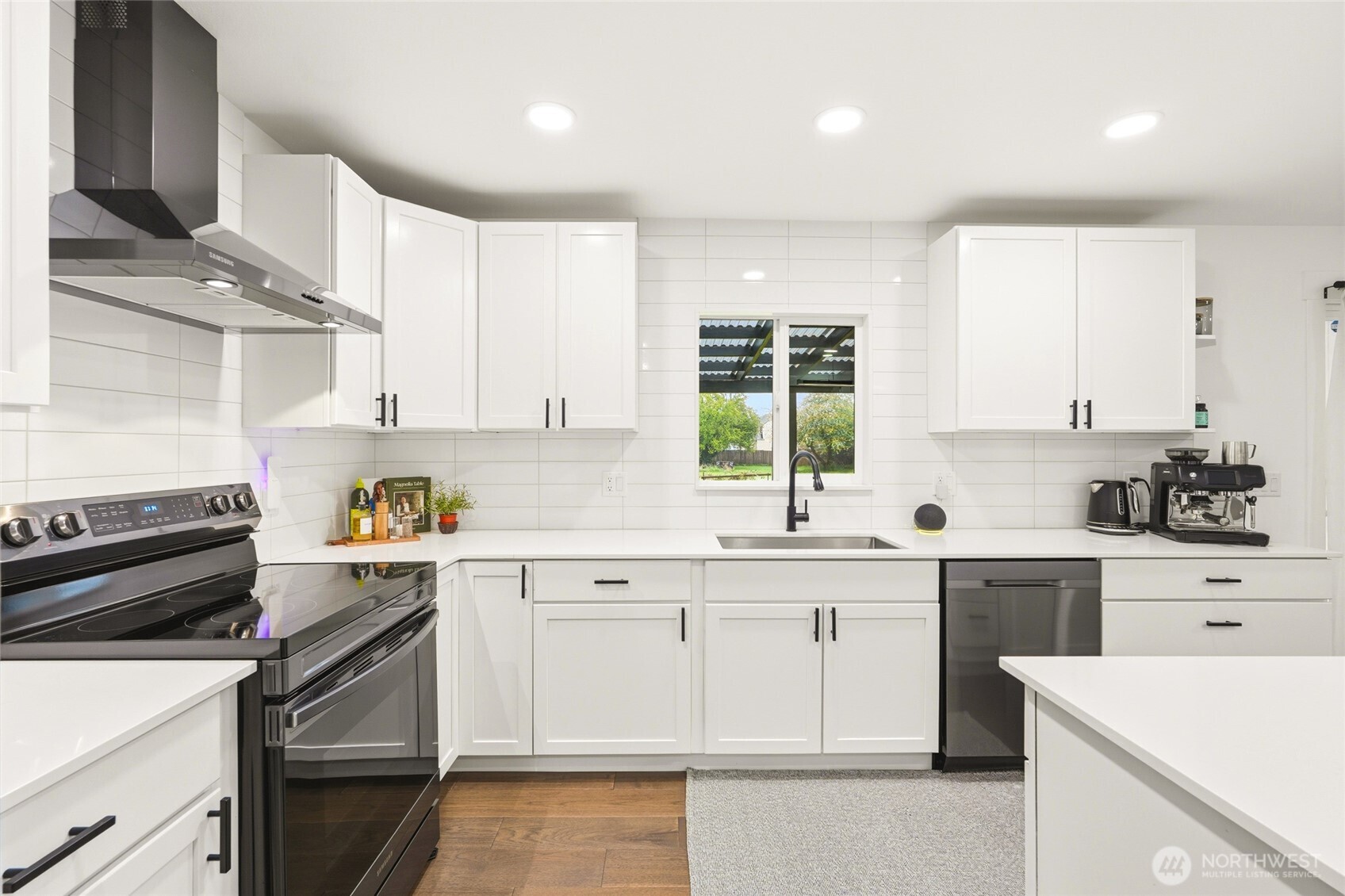 115 1/2 3rd Avenue SW, Pacific, WA 98047