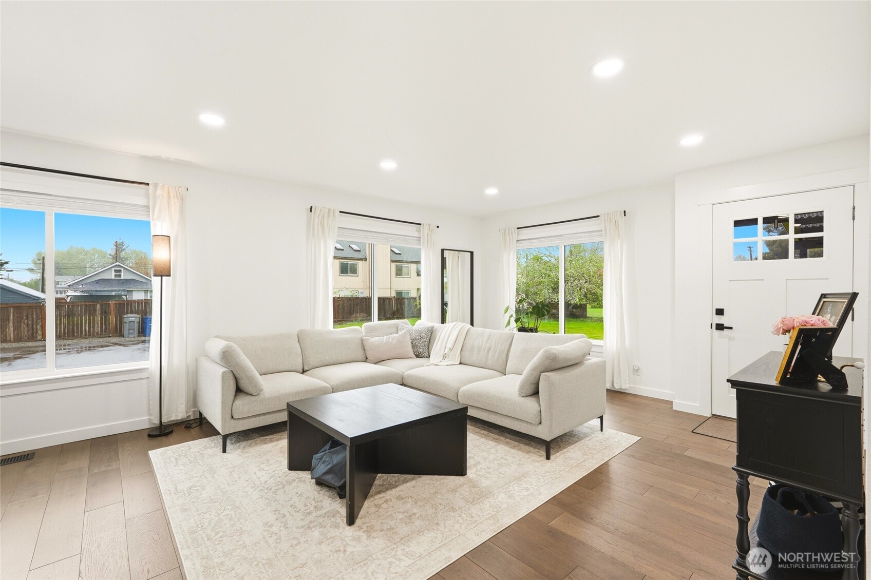 115 1/2 3rd Avenue SW, Pacific, WA 98047