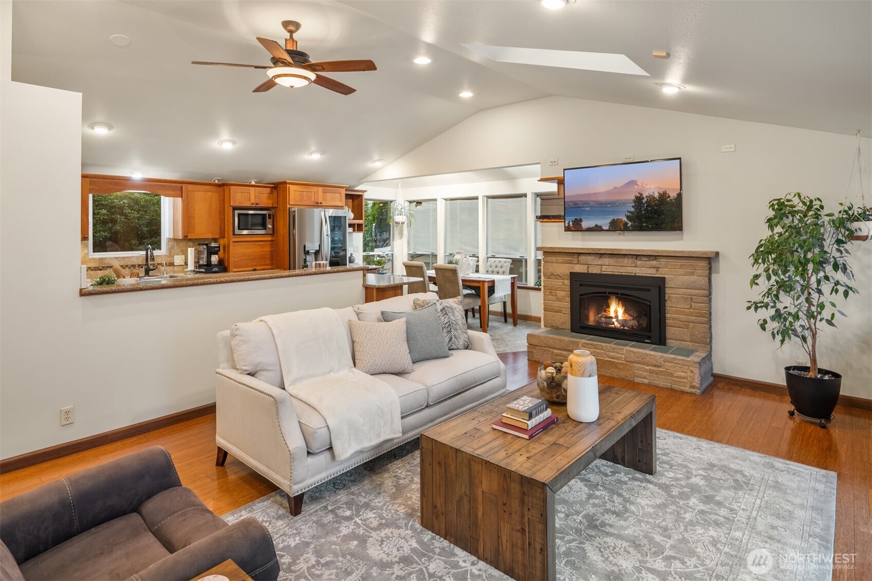 3824 S 348th Street , Auburn, WA 98001