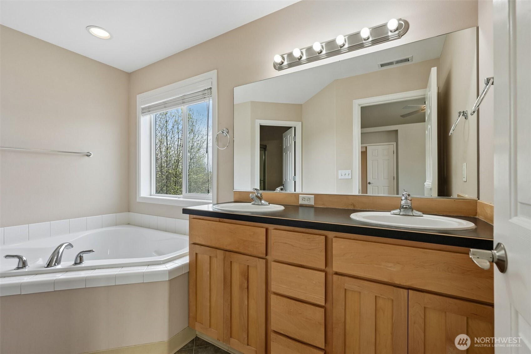 802 NW 17th Avenue , Battle Ground, WA 98604