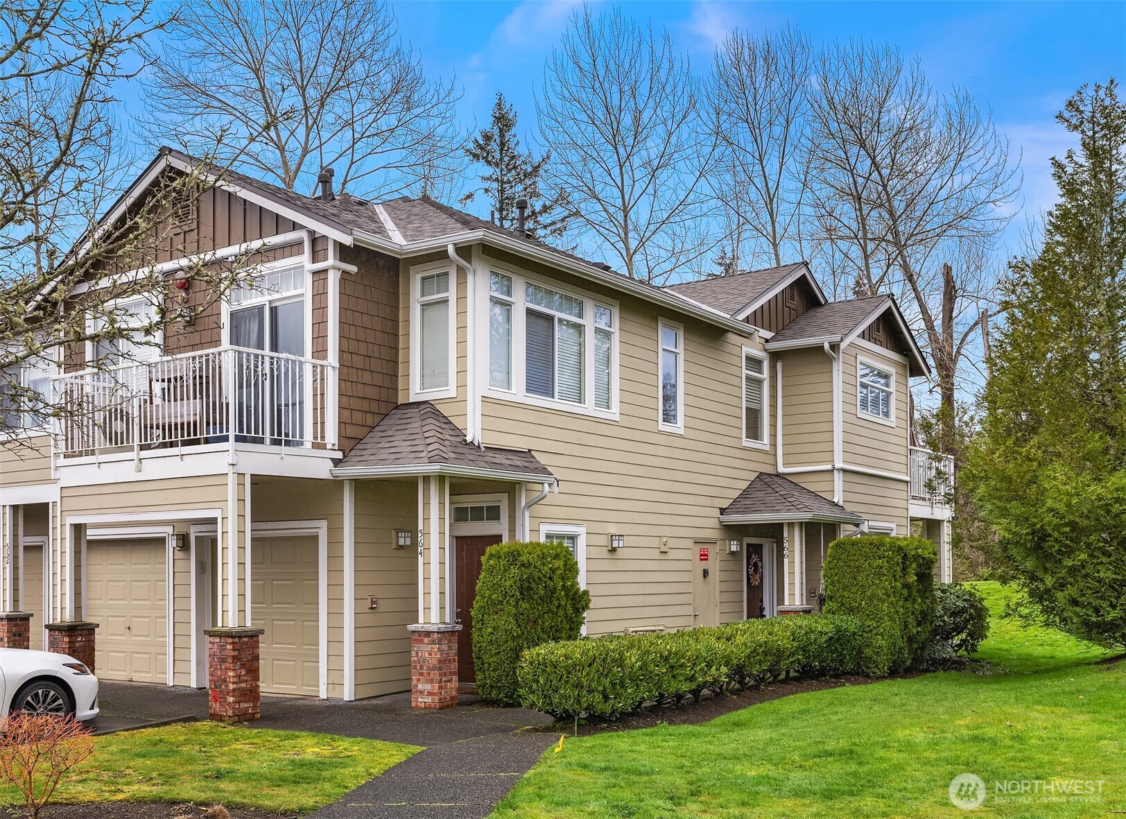 566 241st Lane SE, Sammamish, WA 98074