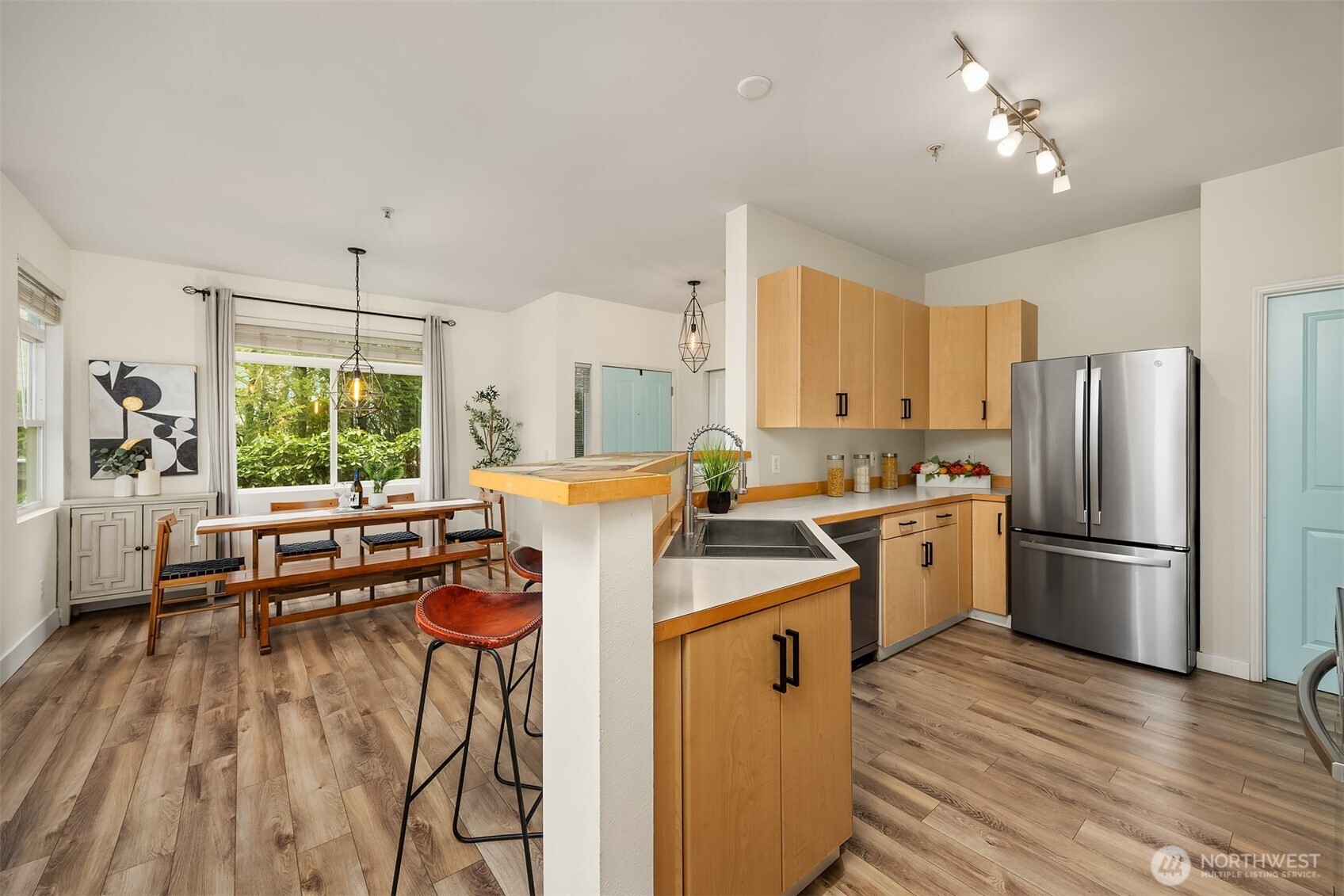 566 241st Lane SE, Sammamish, WA 98074