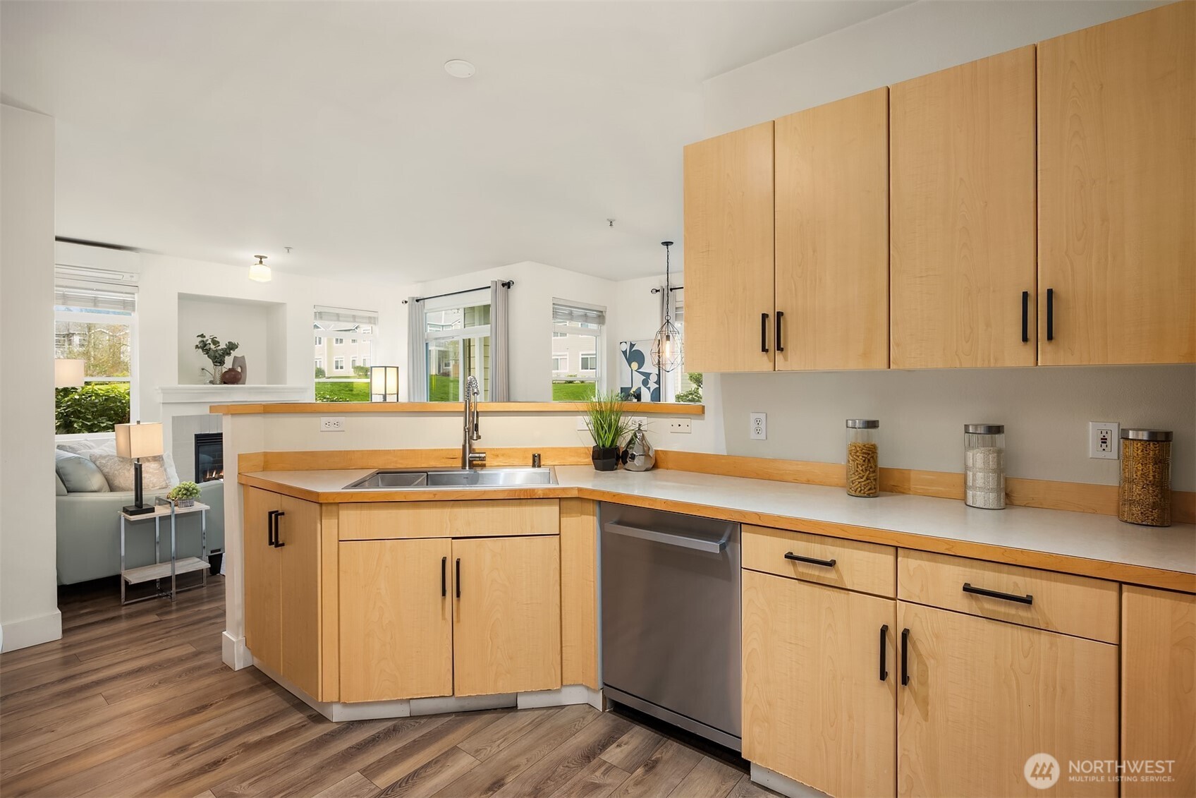 566 241st Lane SE, Sammamish, WA 98074