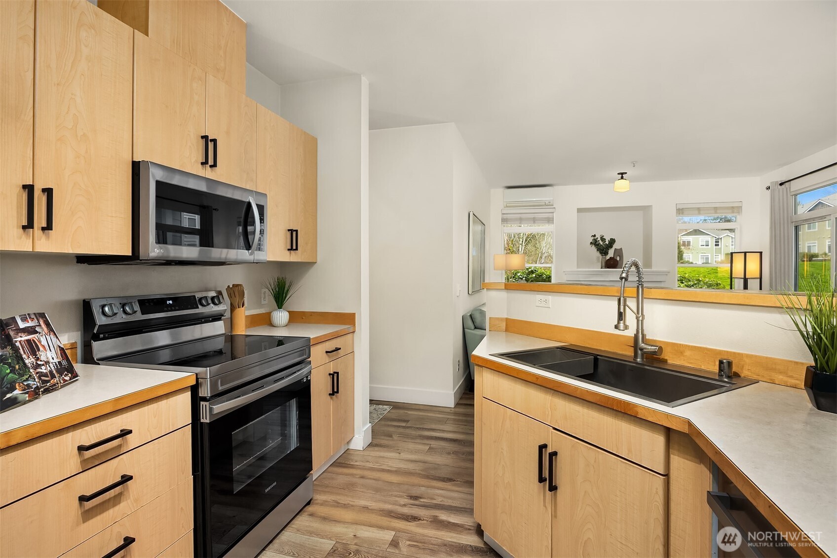 566 241st Lane SE, Sammamish, WA 98074