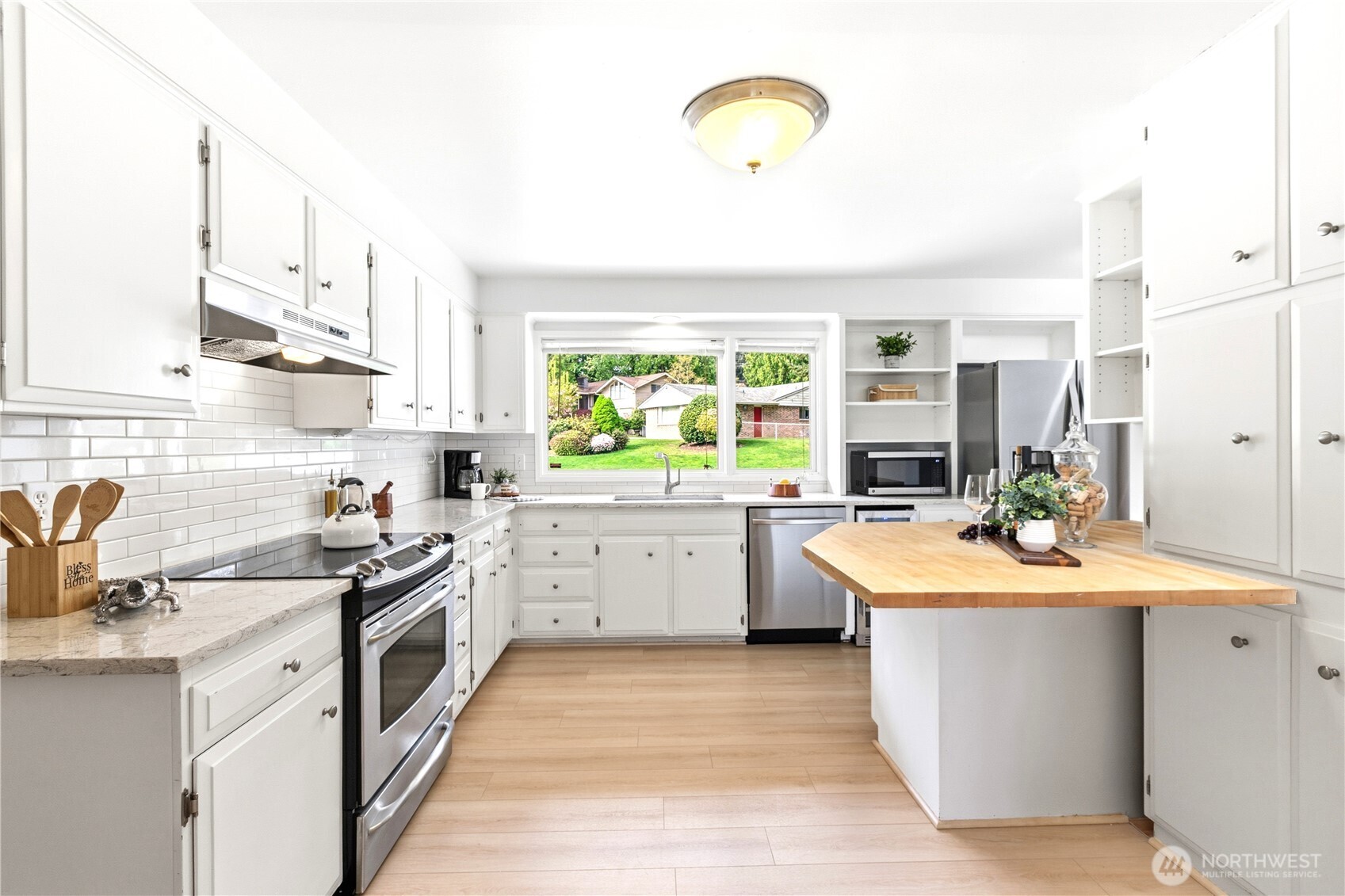 7020 137th Avenue NE, Redmond, WA 98052