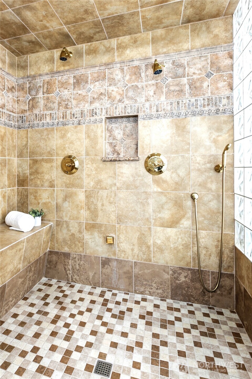 7020 137th Avenue NE, Redmond, WA 98052