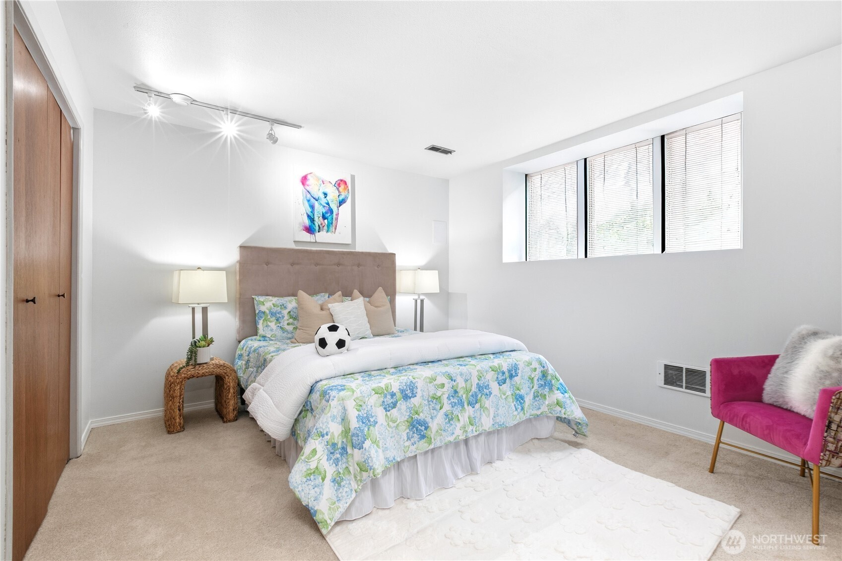 7020 137th Avenue NE, Redmond, WA 98052
