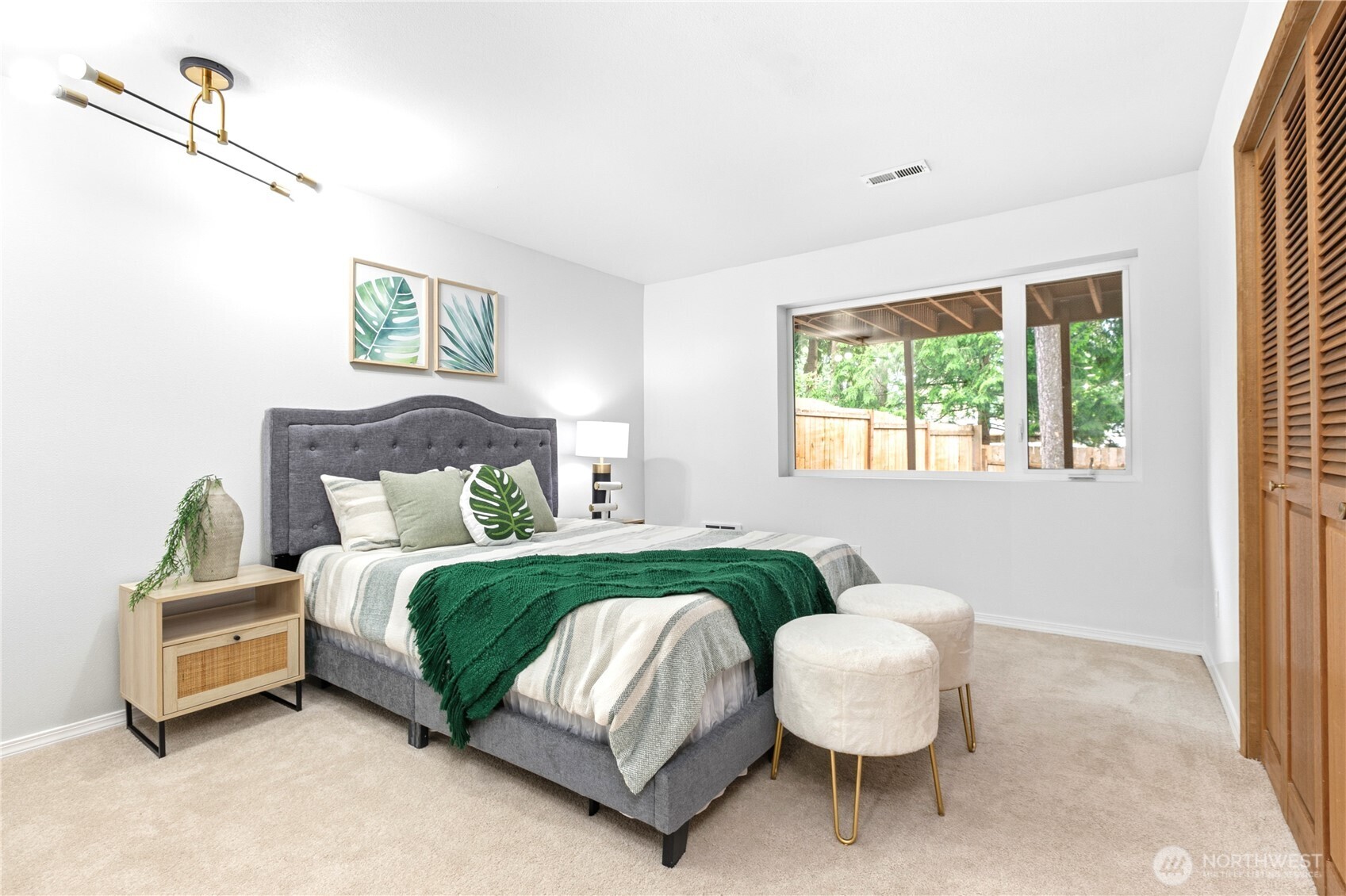 7020 137th Avenue NE, Redmond, WA 98052