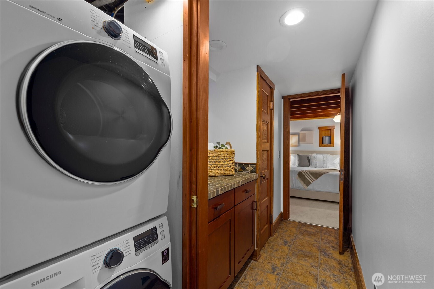 2529 Queen Anne Avenue N, Seattle, WA 98109