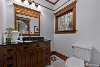2529 Queen Anne Avenue N, Seattle, WA 98109 - Photo 9