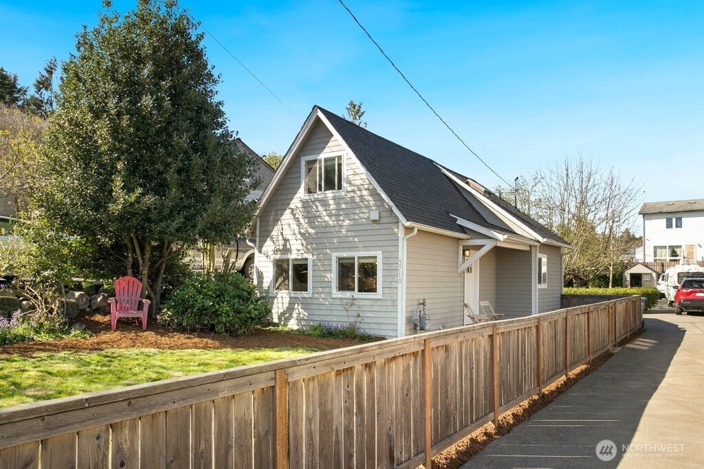 3710 SW 106th Street , Seattle, WA 98146