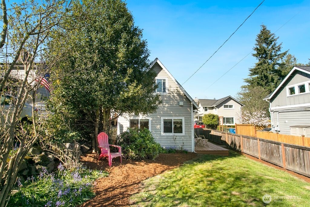 3710 SW 106th Street , Seattle, WA 98146