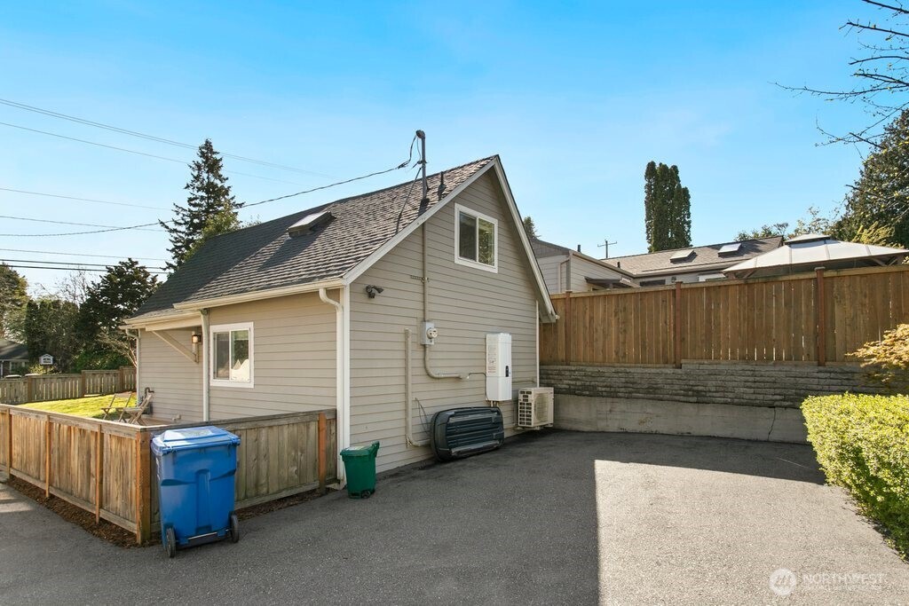 3710 SW 106th Street , Seattle, WA 98146