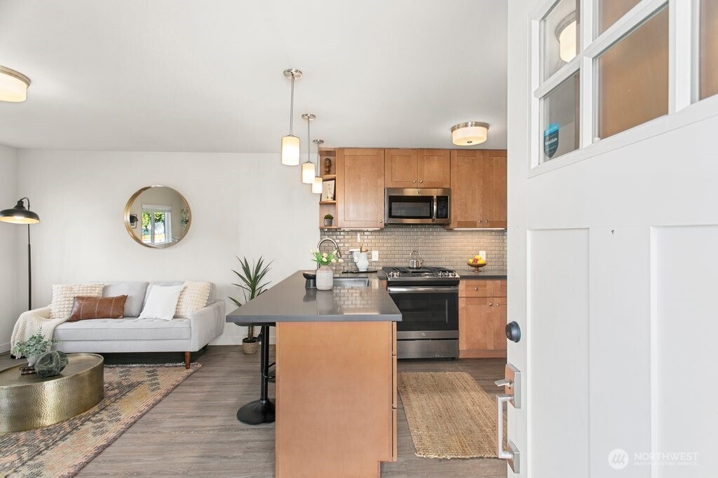 3710 SW 106th Street , Seattle, WA 98146