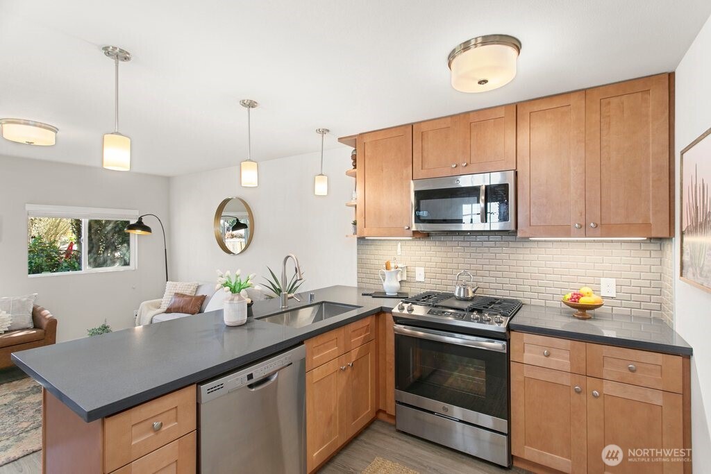3710 SW 106th Street , Seattle, WA 98146