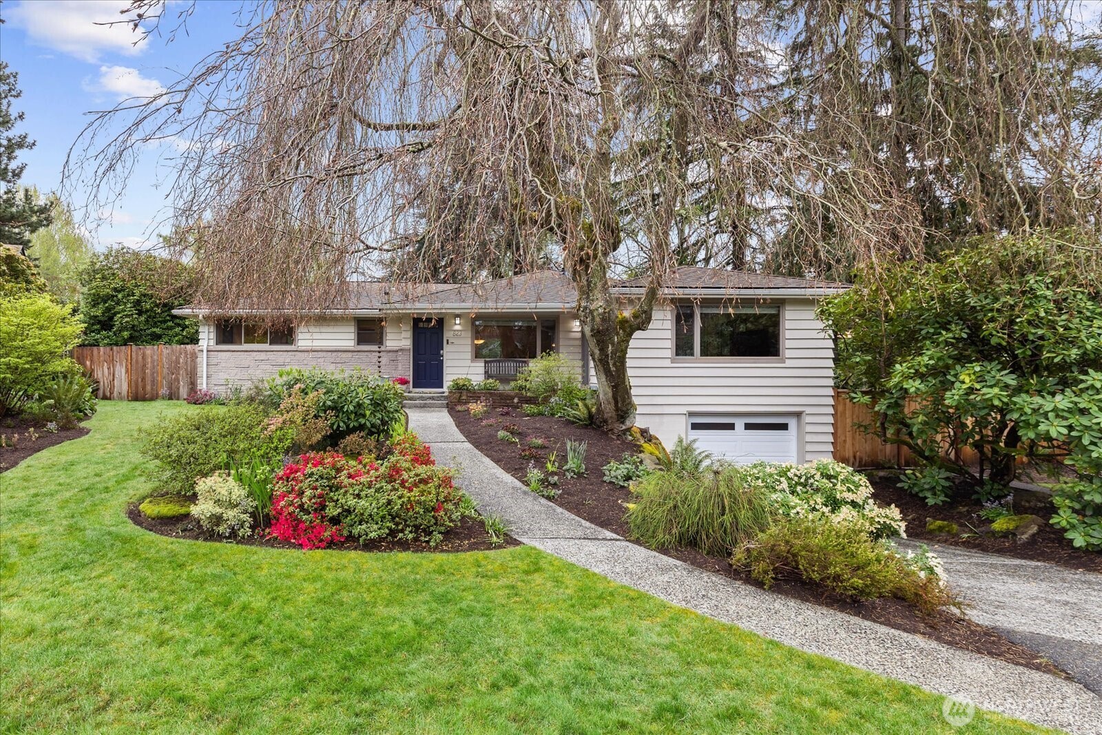 823 NW 107th Street , Seattle, WA 98177