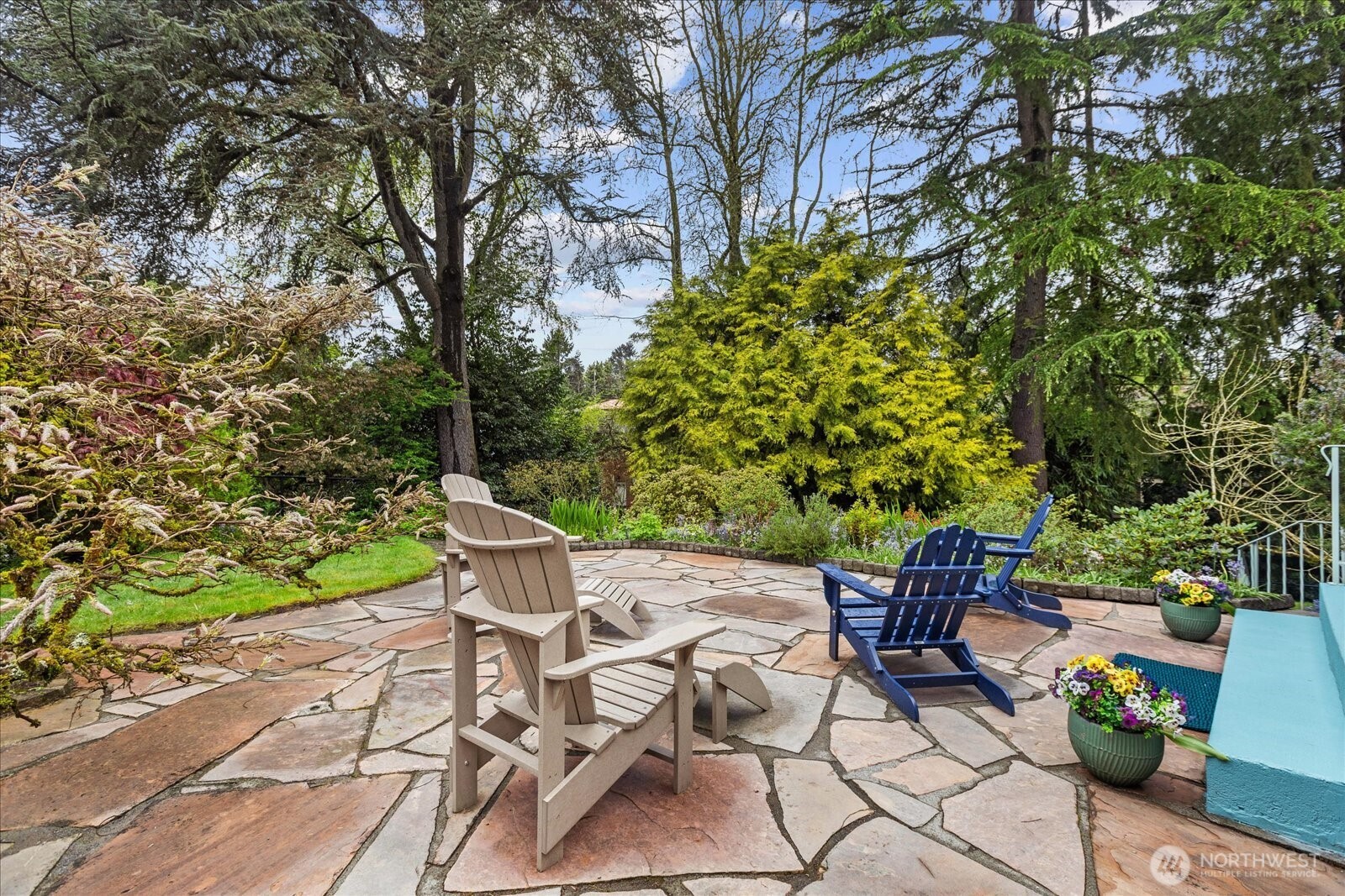 823 NW 107th Street , Seattle, WA 98177