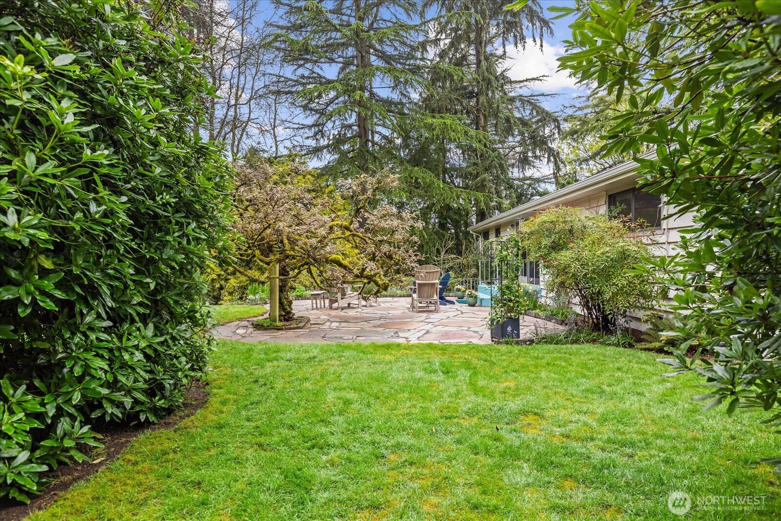 823 NW 107th Street , Seattle, WA 98177