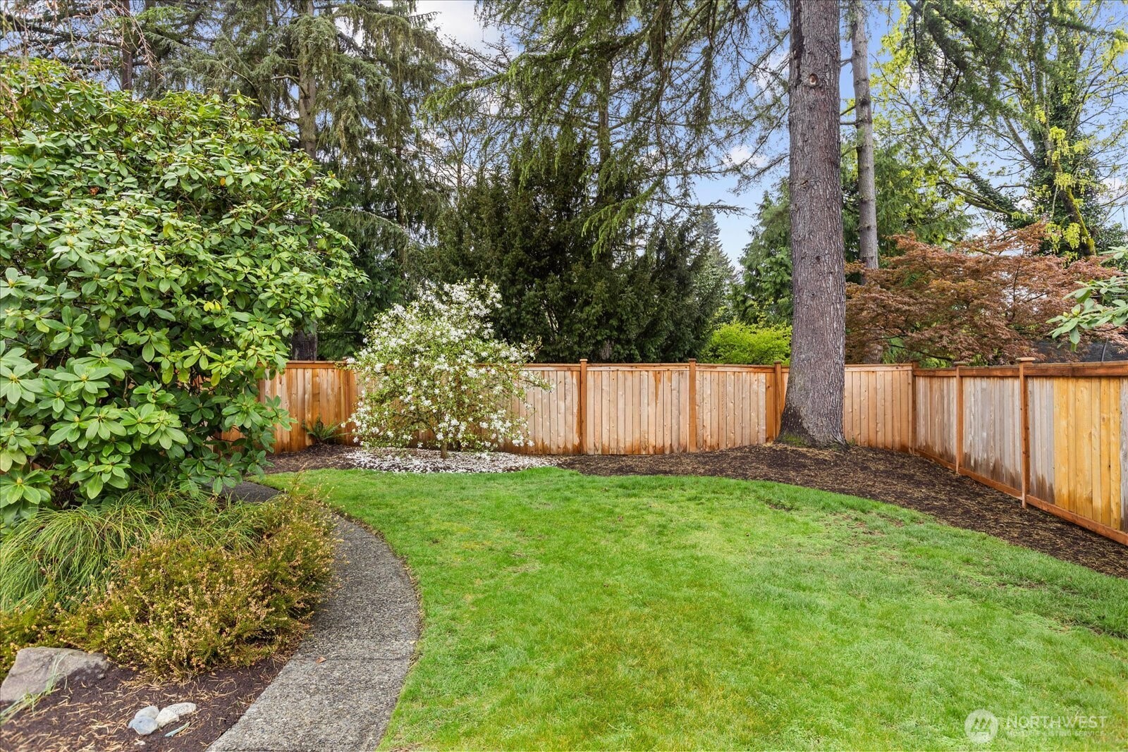 823 NW 107th Street , Seattle, WA 98177