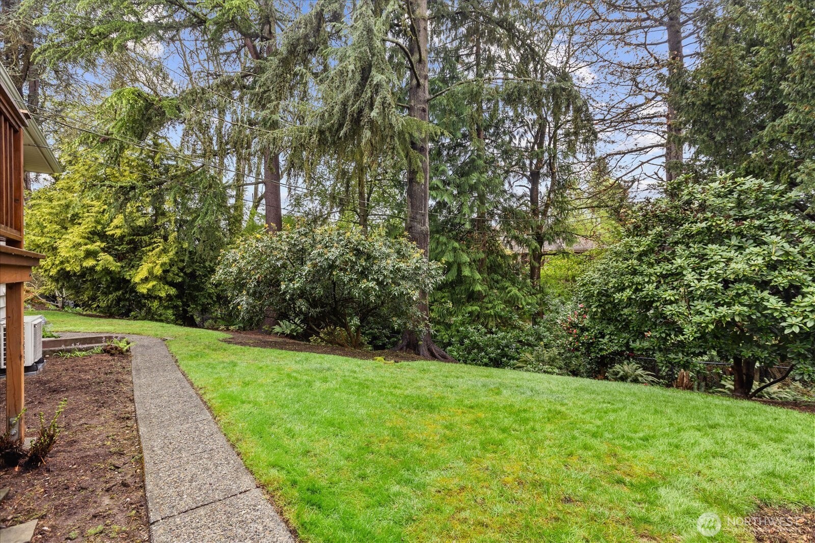 823 NW 107th Street , Seattle, WA 98177
