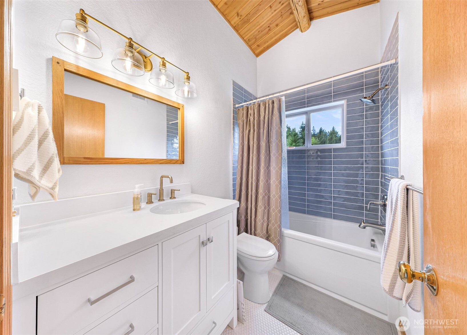 9515 Sunrise Road , Blaine, WA 98230