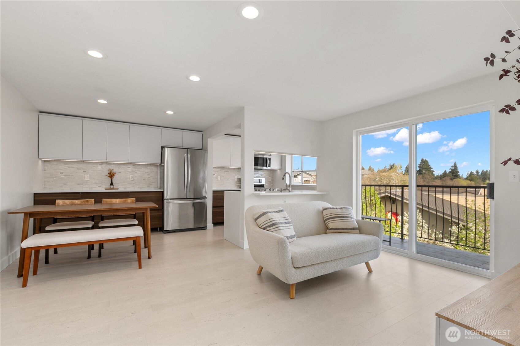 12056 15th Avenue NE #404, Seattle, WA 98125-5062