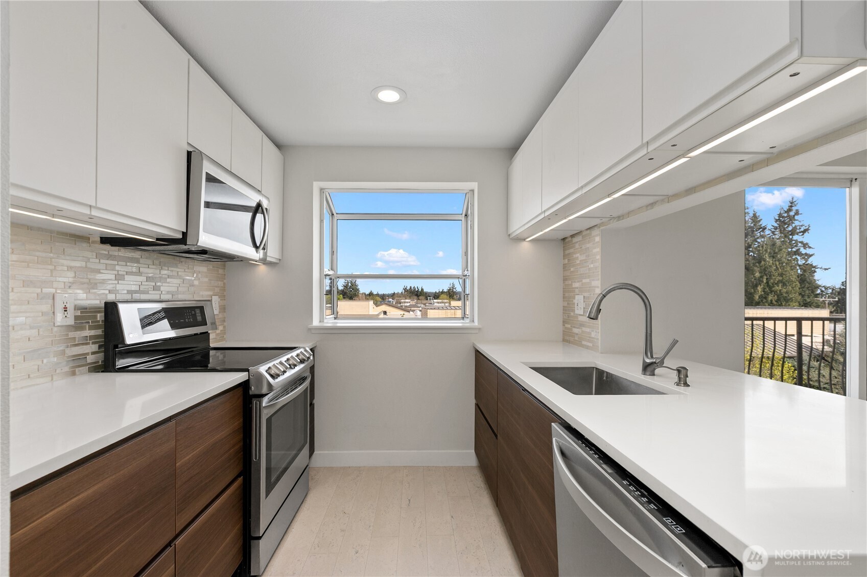 12056 15th Avenue NE #404, Seattle, WA 98125-5062